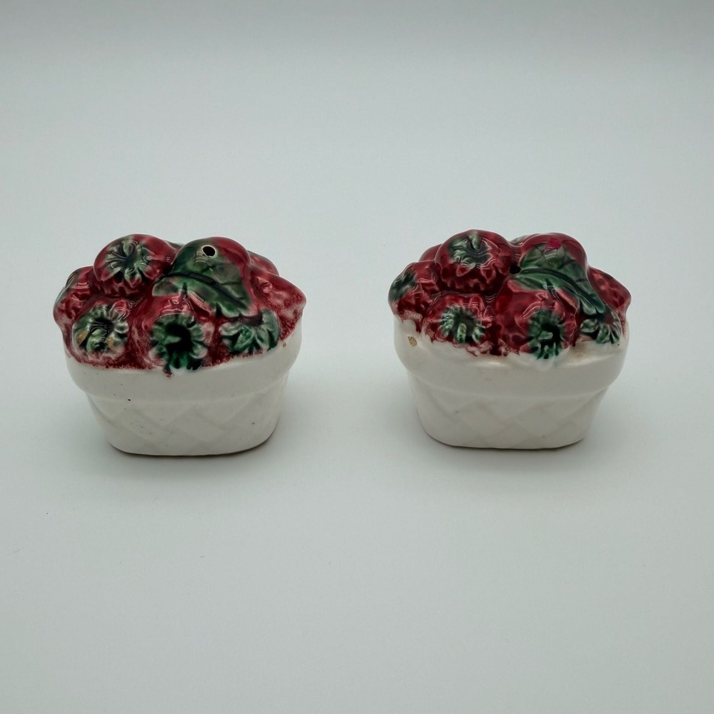 Vintage Japan Ceramic Strawberry Basket Salt and Pepper Shakers‎ Set Red Green